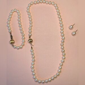 Vintage Gold Hallmark Genuine Cultured Pearl Necklace, Earrings and Bracelet Set